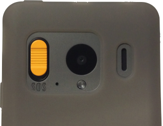Achterzijde van de SmartVision met de SOS-knop, de camera met flits en de luidspreker